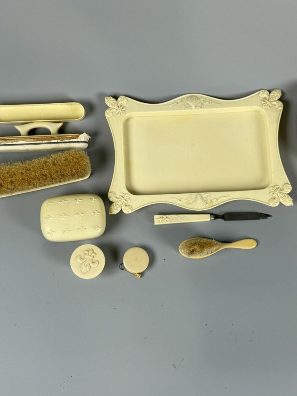 Vintage Bakelite Style Vanity Set 10 Piece Floral Dresser Grooming Collection